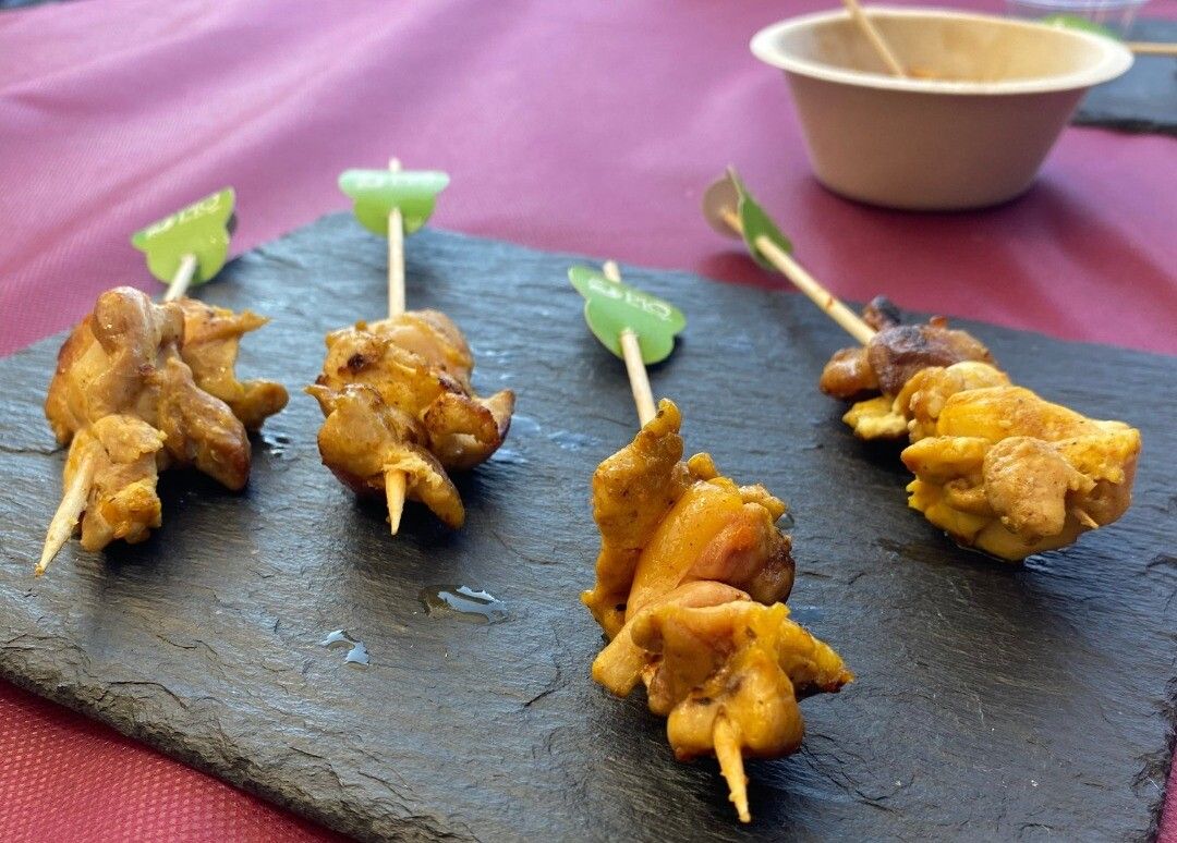 Broqueta de pollo en el PortAmérica