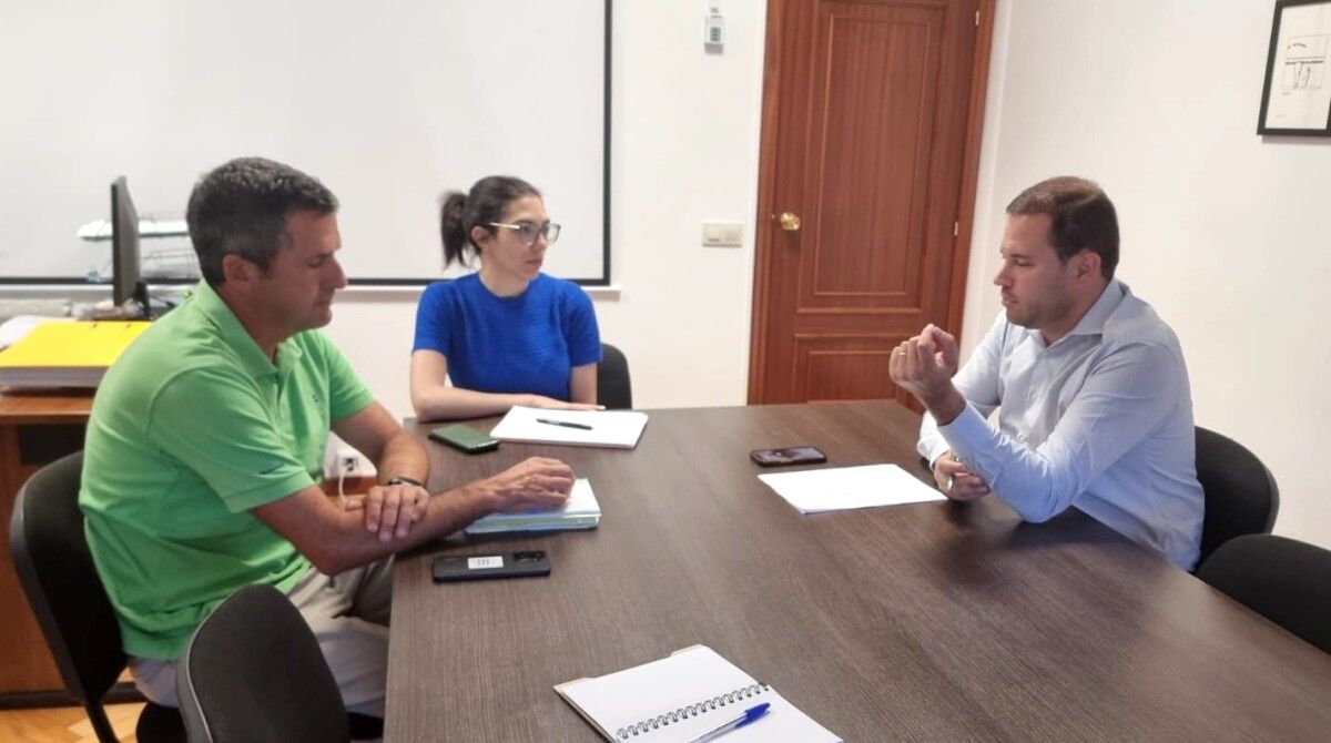 Jorge Cubela y responsables de la empresa Novotec Consultores