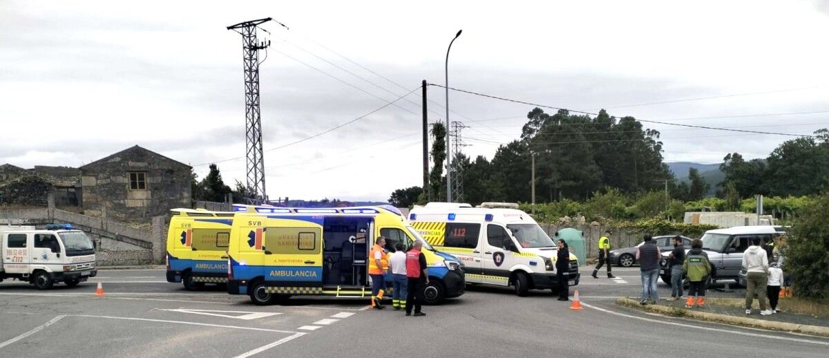 Servicios de Emergencias en el lugar del siniestro en A Bouza