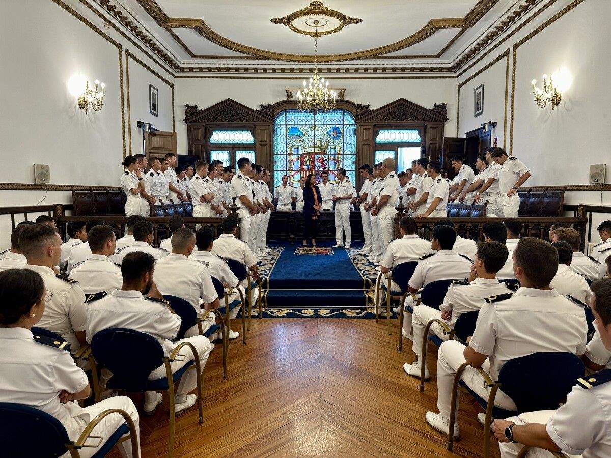 María Ramallo recibía á promoción da Escola Naval