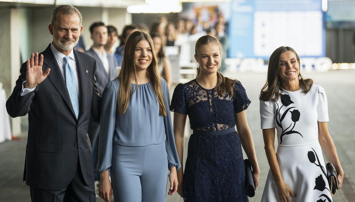 O rei Felipe VI, a infanta Sofía, a princesa Leonor e a Raíña Letizia
