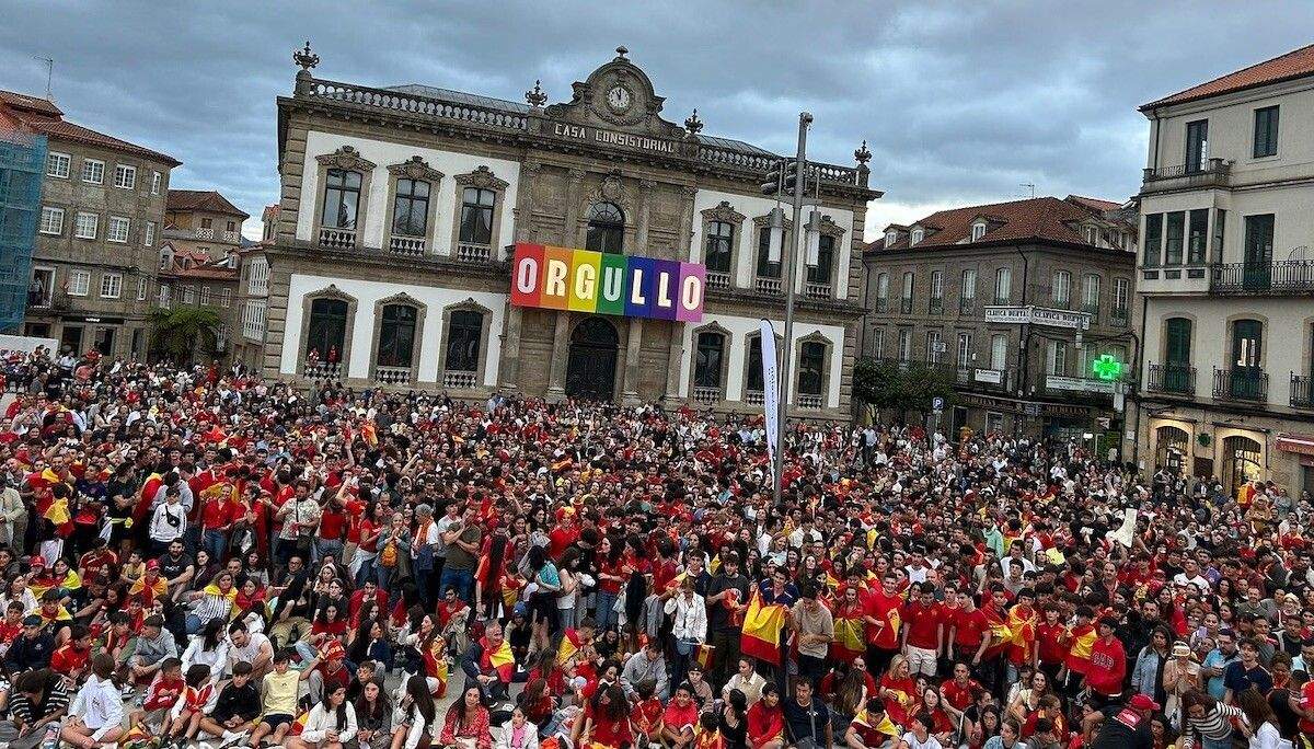 Xente seguindo a final da Eurocopa entre España e Inglaterra en Pontevedra