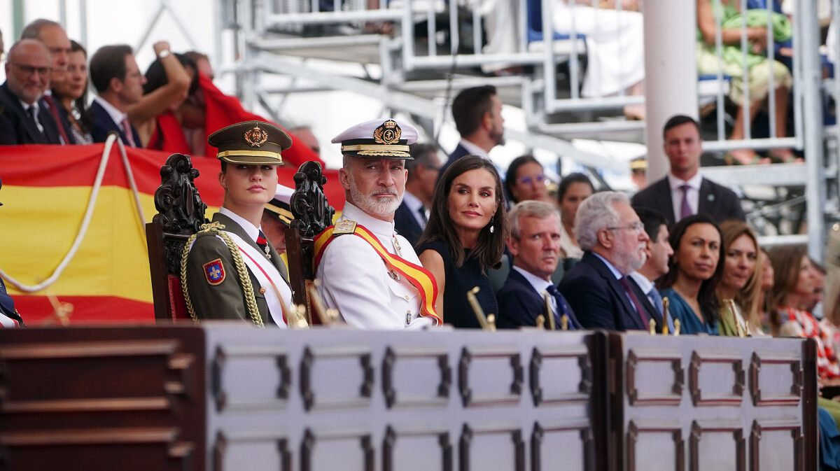 Entrega de reales despachos en la Escuela Naval con Felipe VI, Letizia y Leonor