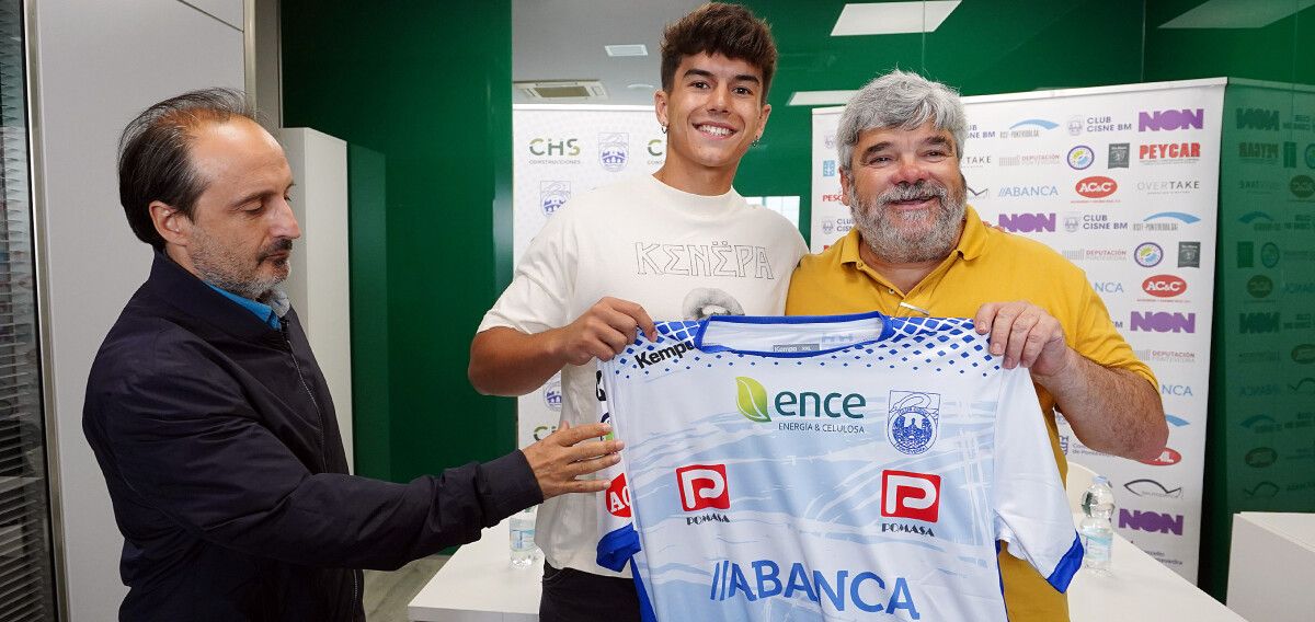 Presentación de Iago Costas como nuevo jugador del Cisne