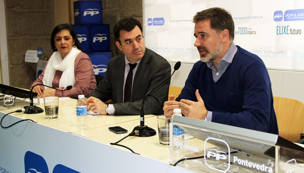 Aurora Cañizares, Román Rodríguez e Jacobo Moreira, nun acto sectorial de educación 