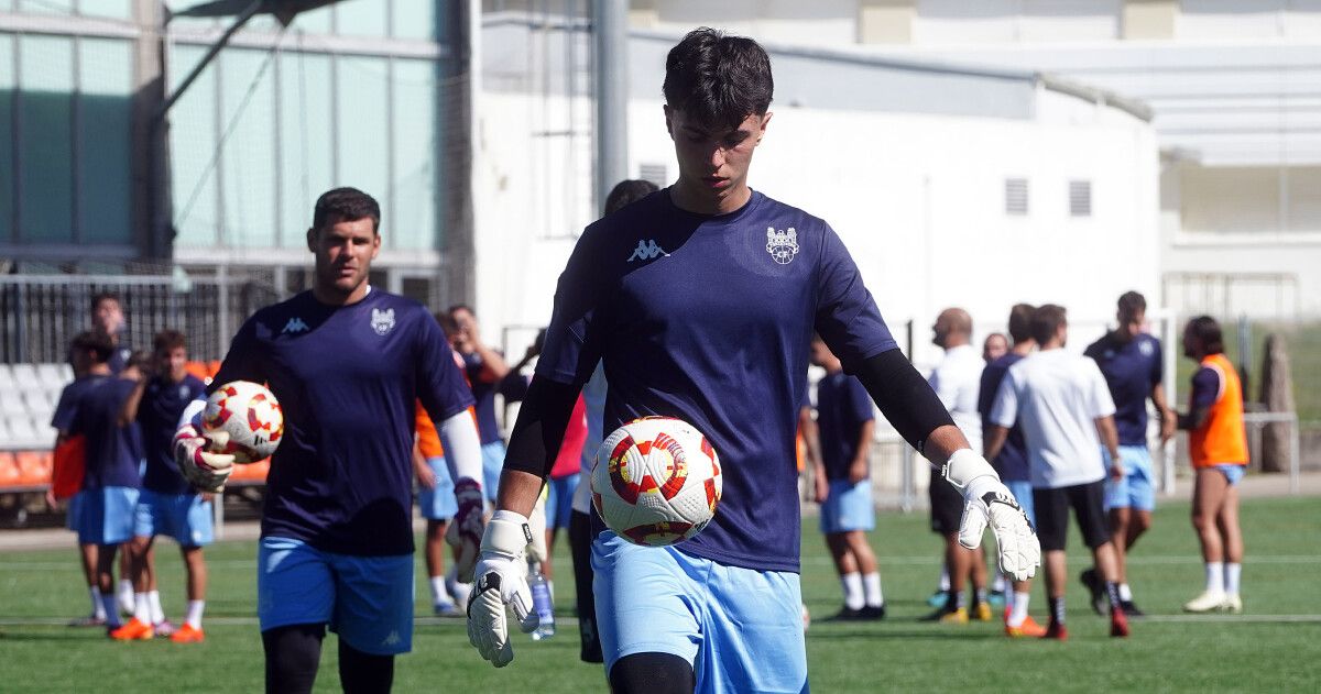 Pedro Ares, adestrando co primeiro equipo do Pontevedra CF na Xunqueira