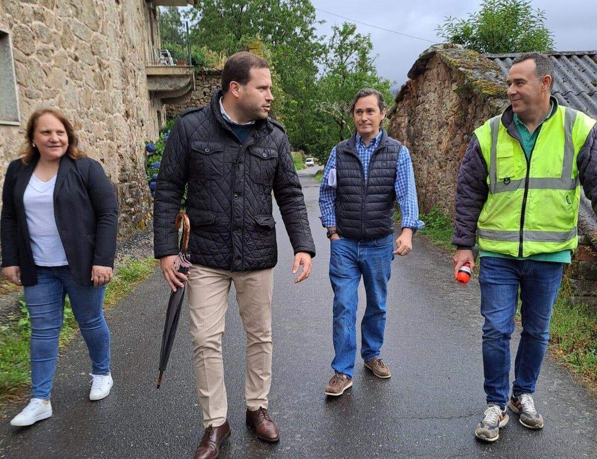 Visita á estrada de acceso á Revolta