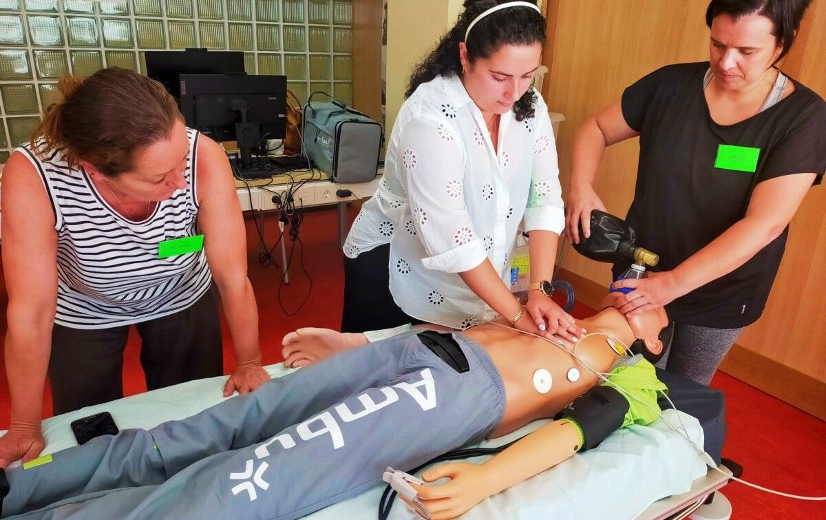 Un dos talleres prácticos que desenvolve persoal de enfermería do CHUP