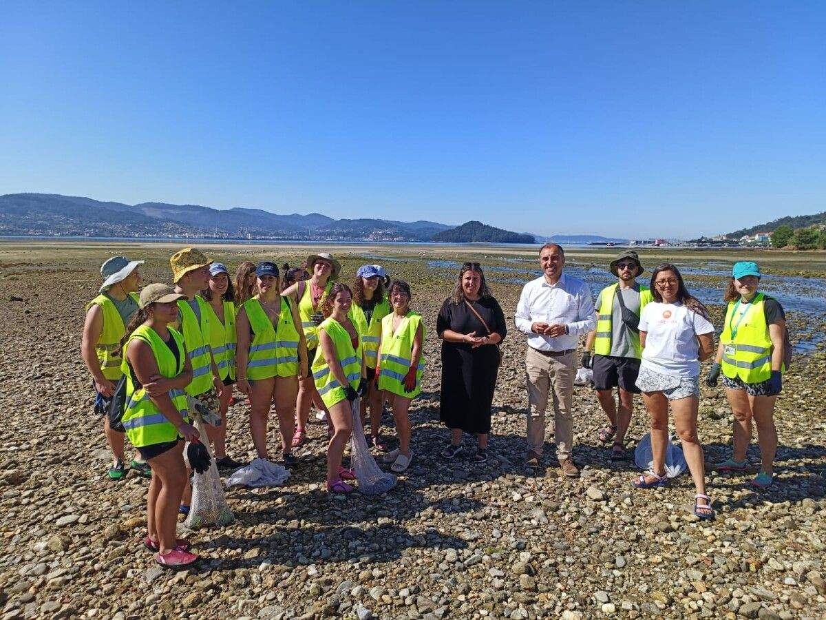 Visita de Ángel Moldes y Tamara González al campo de voluntariado Costa Azul