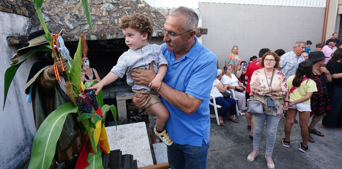 Tradicional procesión do Santiaguiño para recoller as uvas e o millo