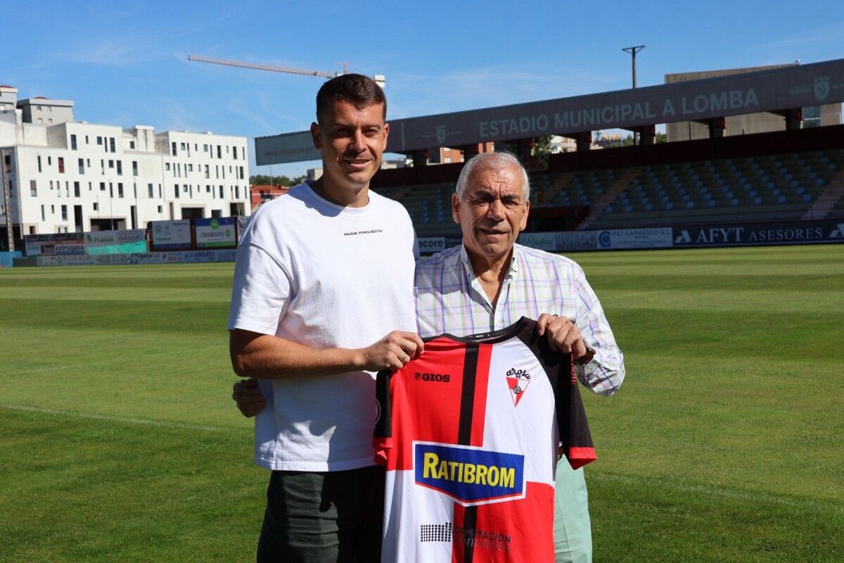 Presentación de Javi Rey como novo xogador do Arosa