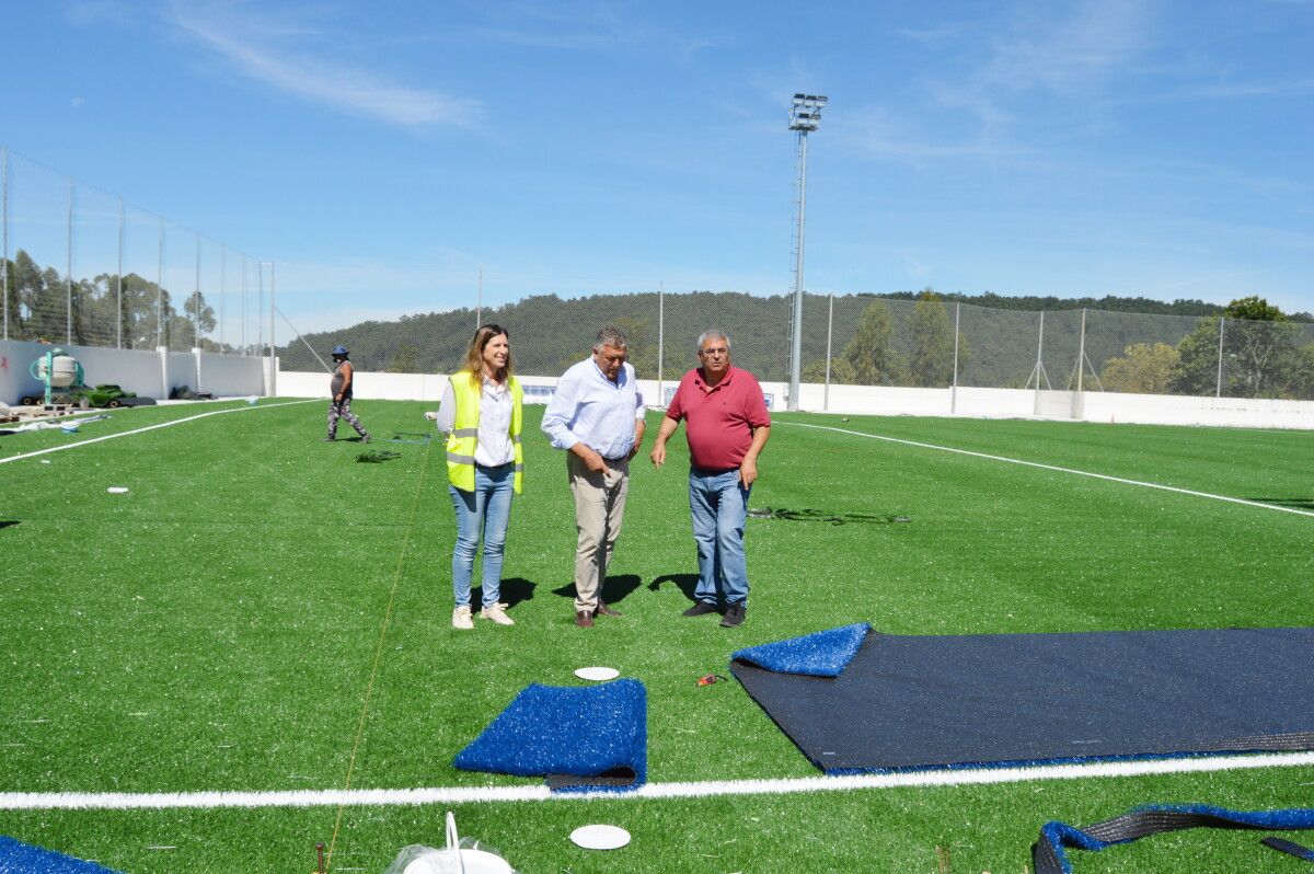 Telmo Martín visita as obras do novo campo de fútbol de Dorrón