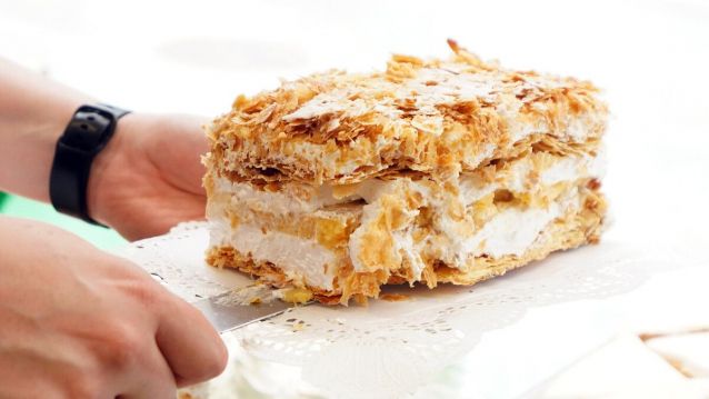 Porción de torta milfollas Porción de torta milfollas