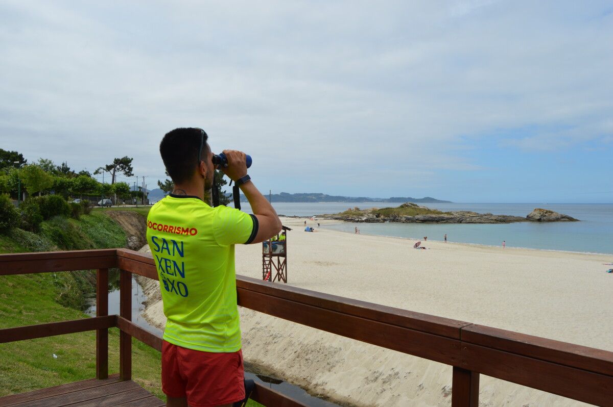 Socorrista na praia de Areas