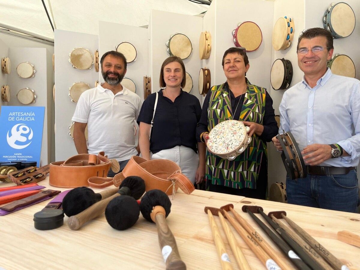 Inauguración da feira 'O Feito a Man' na Praza de Fonte de Ramos