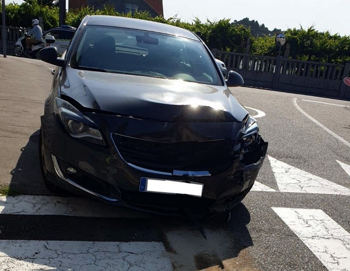 Outro dos turismos implicados no accidente en Barrantes