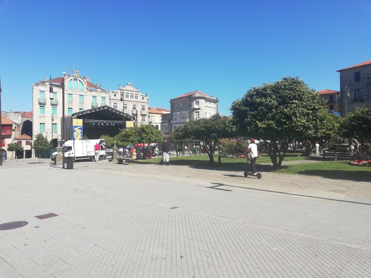 A Praza de Ourense sen o letreiro de "Pontevedra"