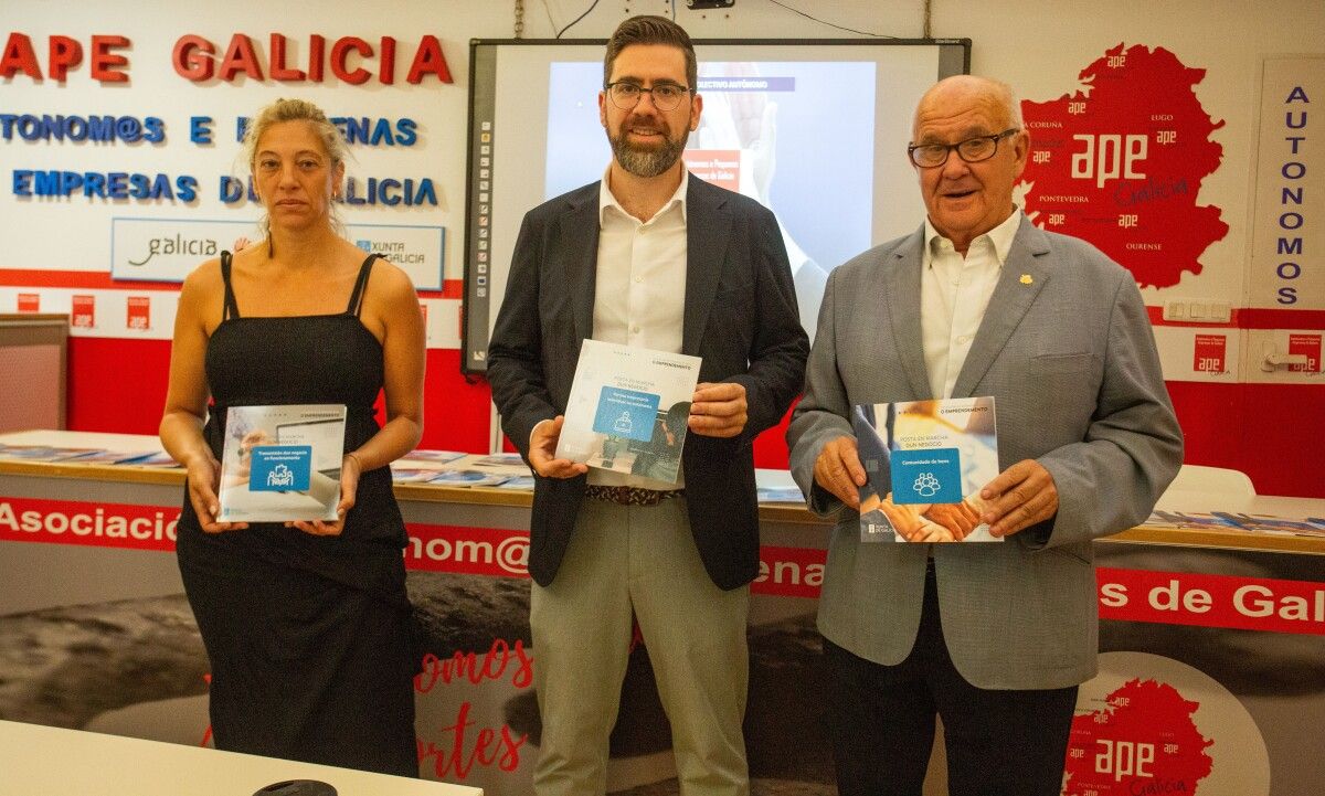 Pablo Fernández, secretario xeral de Emprego e Relacións Laborais en la sede de APE Galicia en Pontevedra 