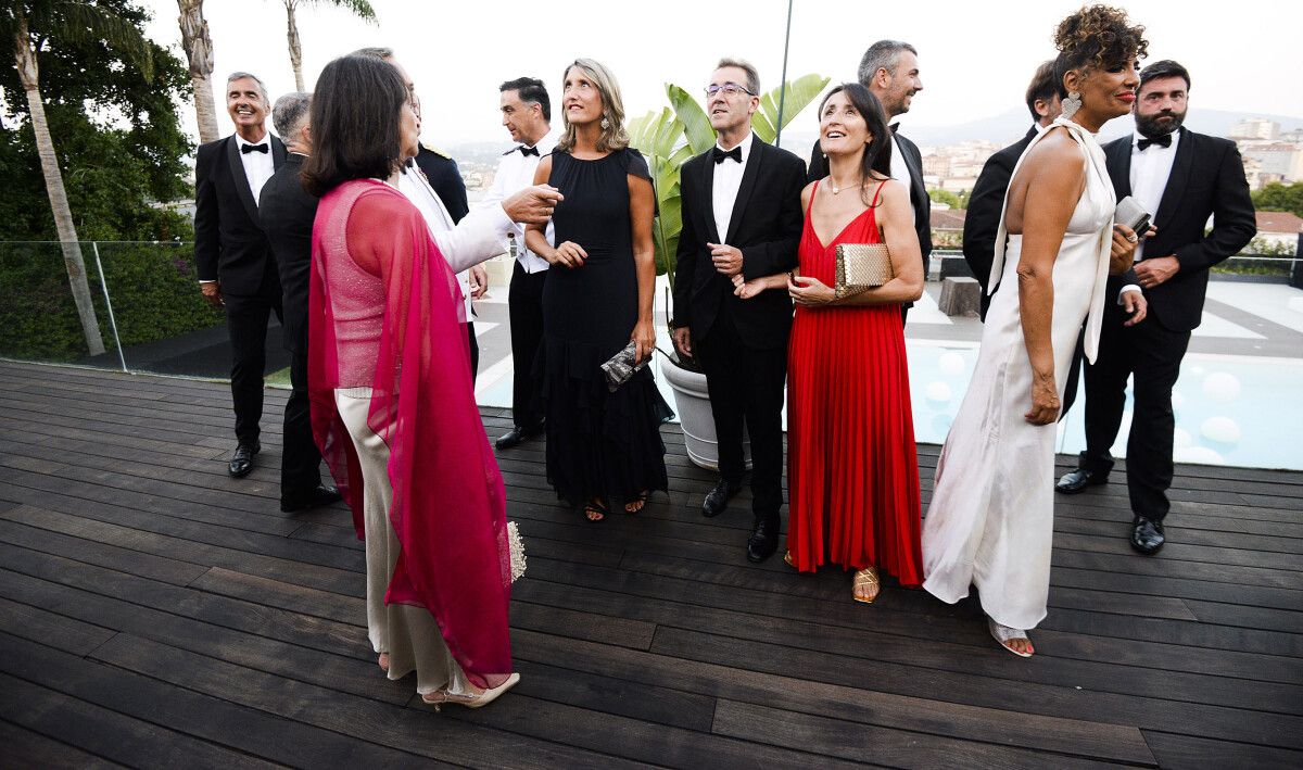 Cea Baile de Gala do Liceo Casino. Recepción de autoridades e personalidades. Chegada dos participantes na cea