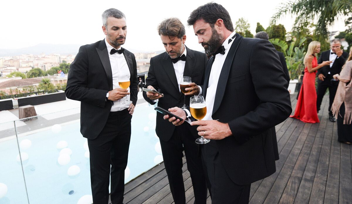 Cea Baile de Gala do Liceo Casino. Recepción de autoridades e personalidades. Chegada dos participantes na cea