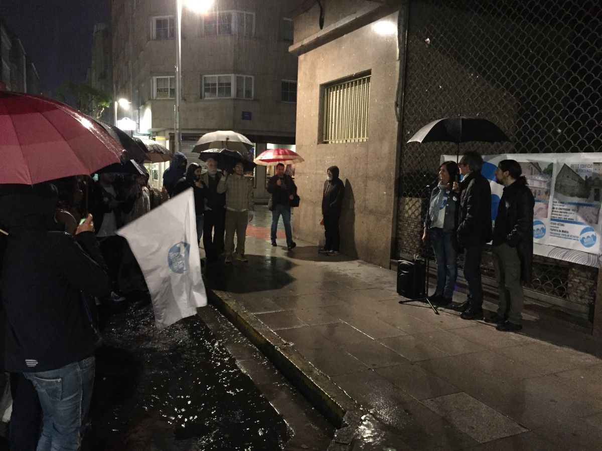 Acto de inicio de campaña de Marea Pontevedra ante a antiga delegación da Xunta