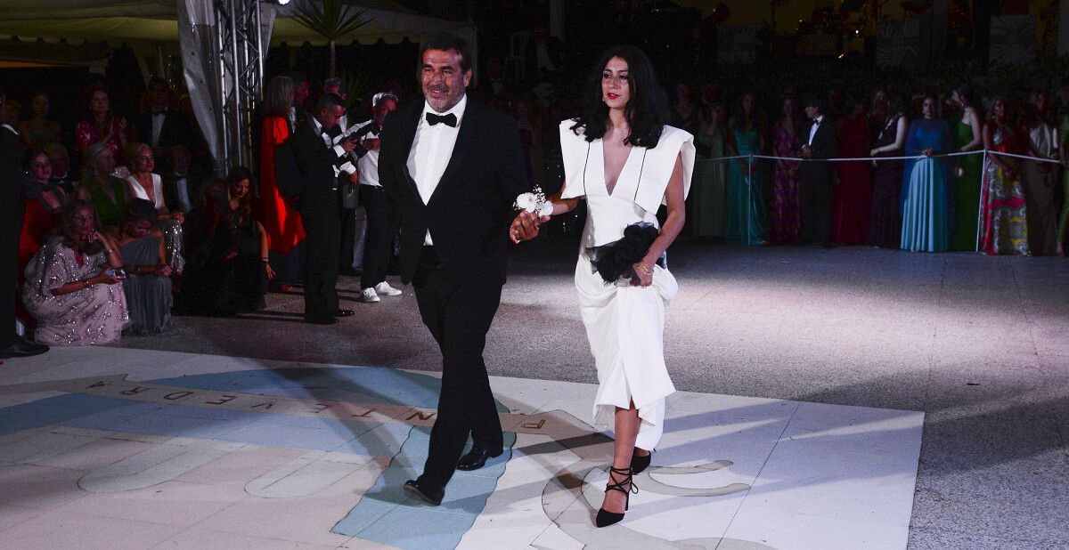 Cea Baile de Gala do Liceo Casino. Debutantes. Desfile e presentación