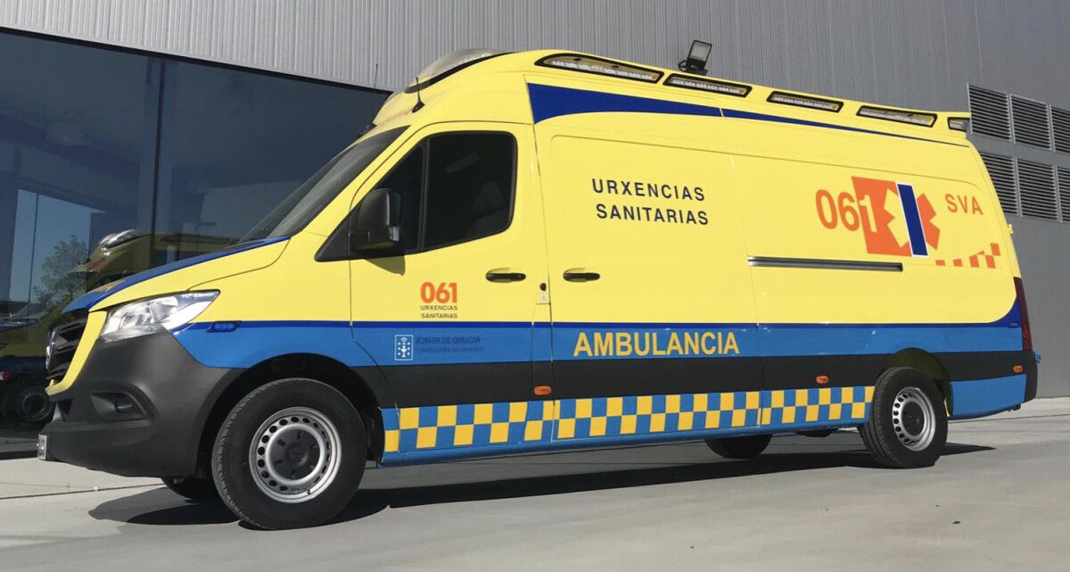 Unha ambulancia medicalizada do 061 acudiu ao lugar do accidente de tráfico