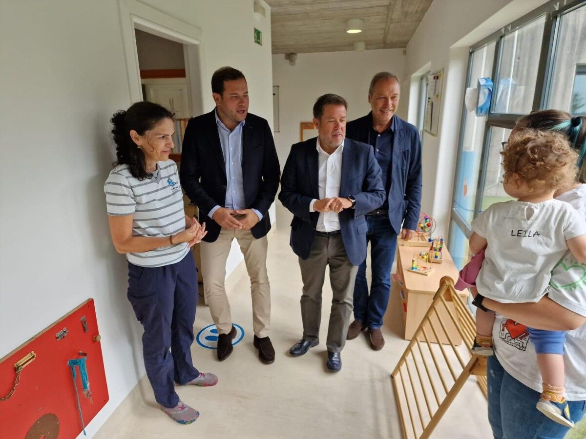 Rodríguez, Reguera e Cubela, na Escola Infantil de Tenorio