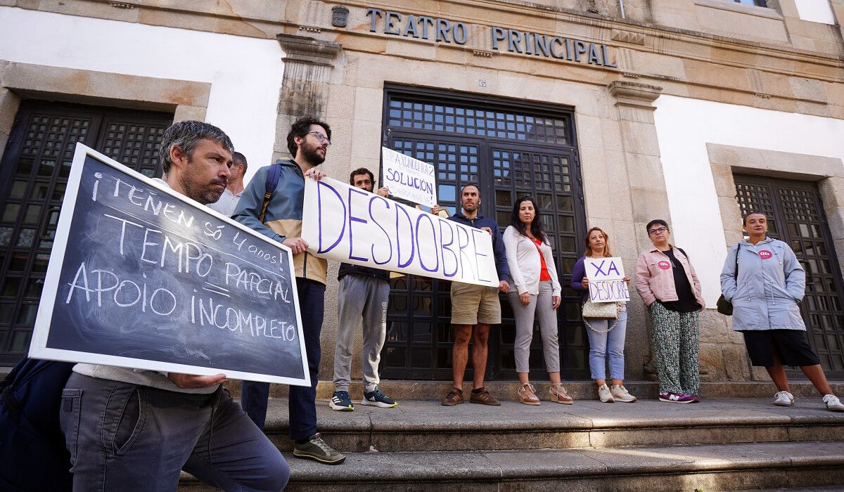 Familias de los colegios de A Xunqueira, antes del Pleno de la Corporación 
