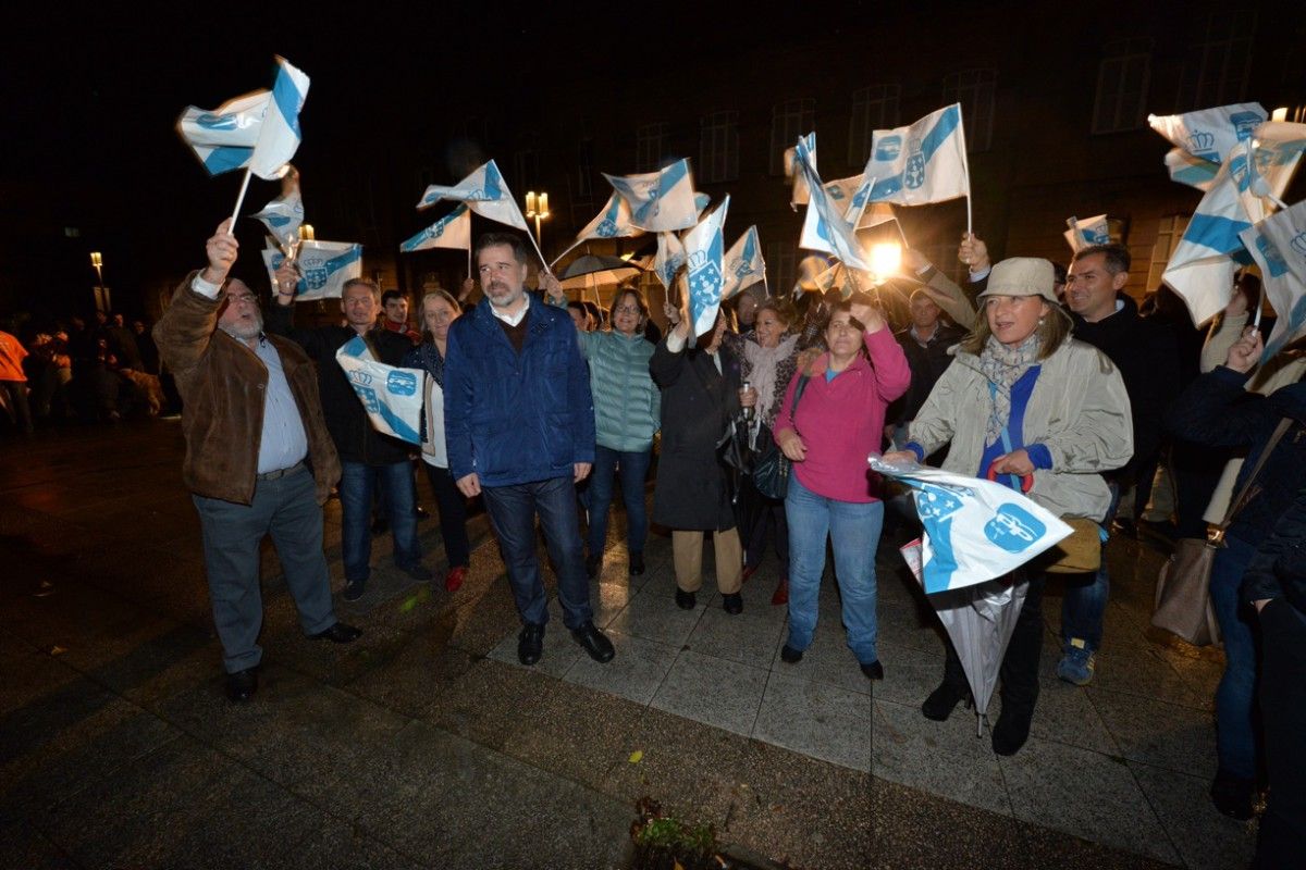 Acto de pegada de carteis para as eleccións municipais de Pontevedra