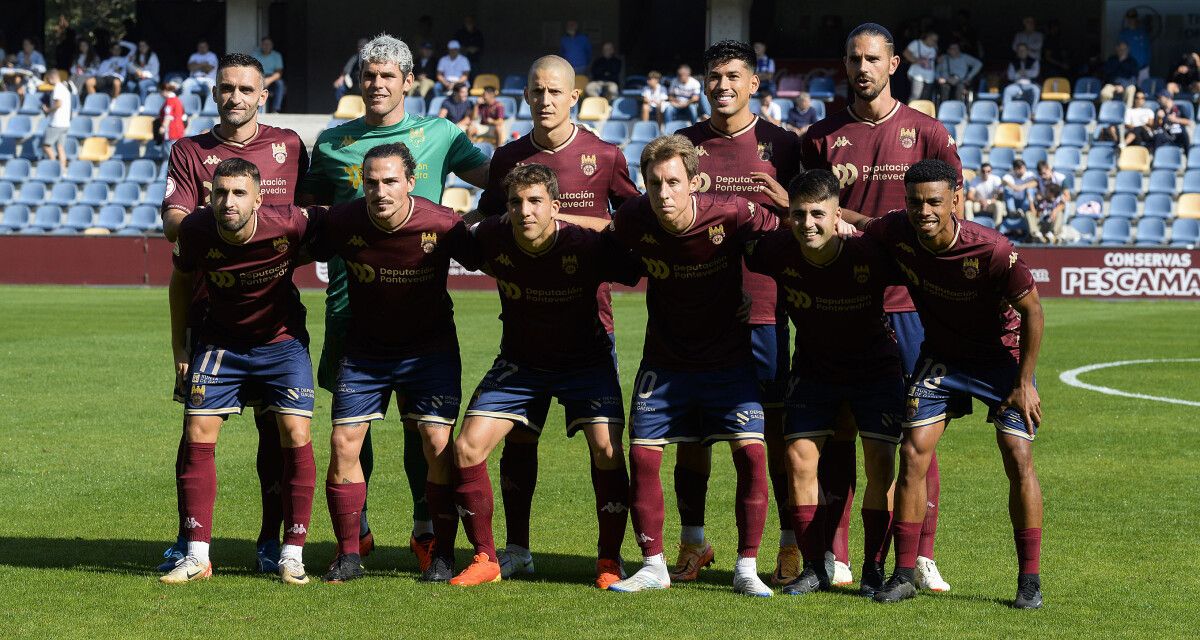 Once inicial del Pontevedra en el partido de liga contra el Deportivo Fabril en Pasarón
