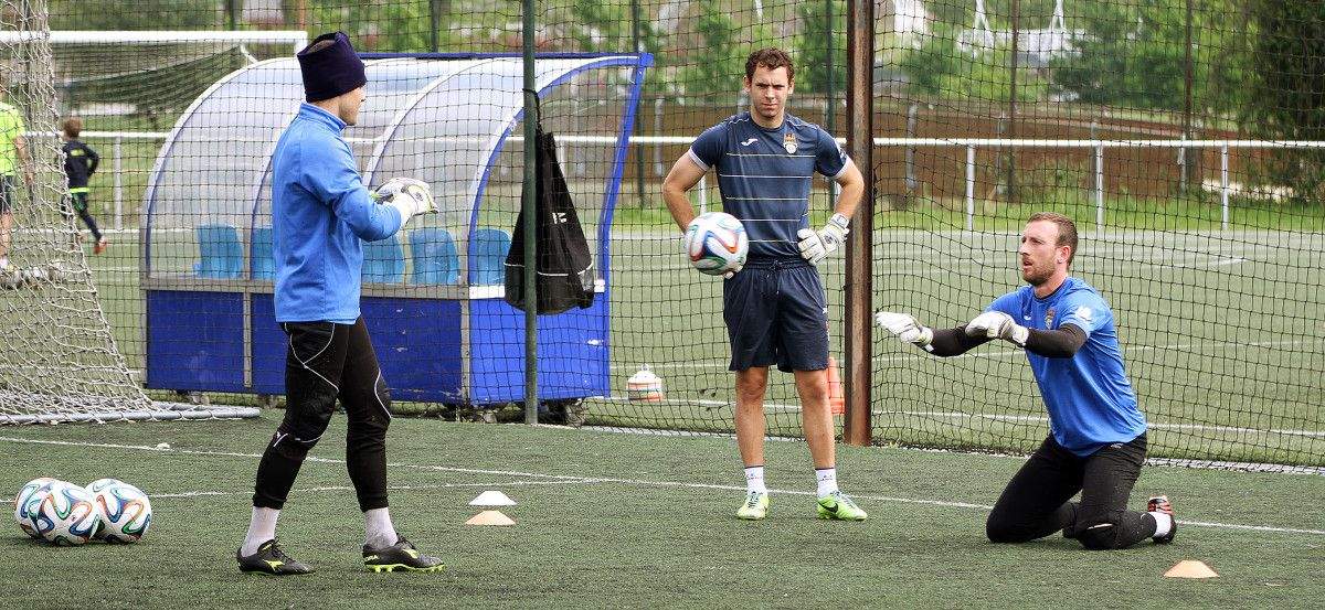 Edu e Lloves co adestrador de porteiros, Jaime García Formoso, adestrando na Xunqueira
