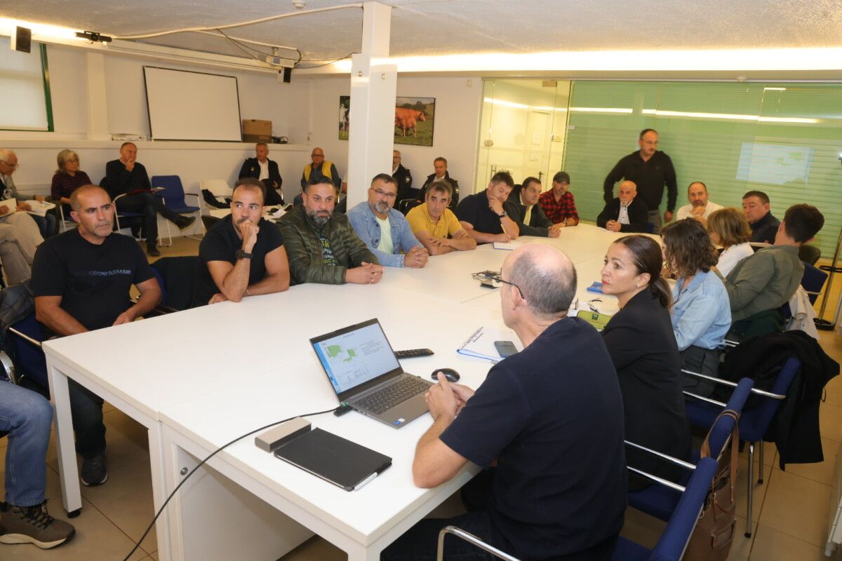 Reunión para falar do libre marisquero