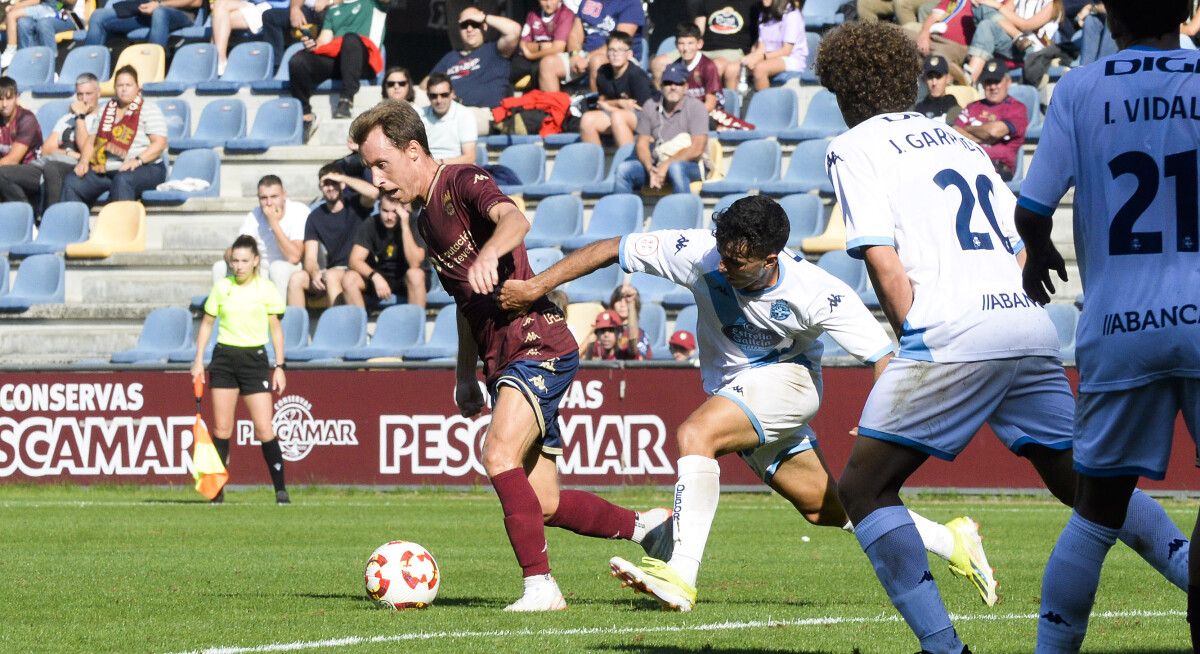 Partido de liga entre Pontevedra e Deportivo Fabril en Pasarón
