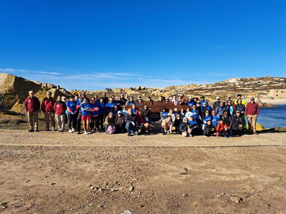 75 persoas voluntarias traballaron a favor do medio ambiente en Sálvora