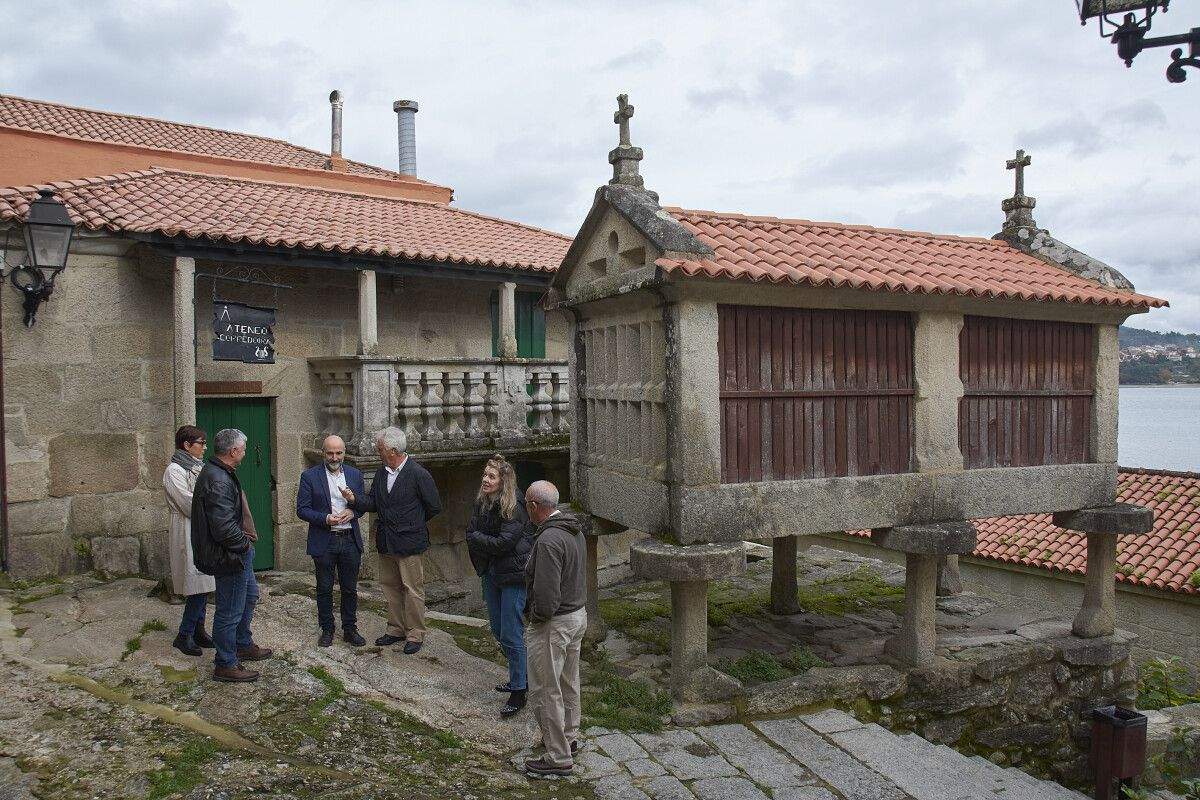 Representantes do BNG na Casa Barroca de Combarro