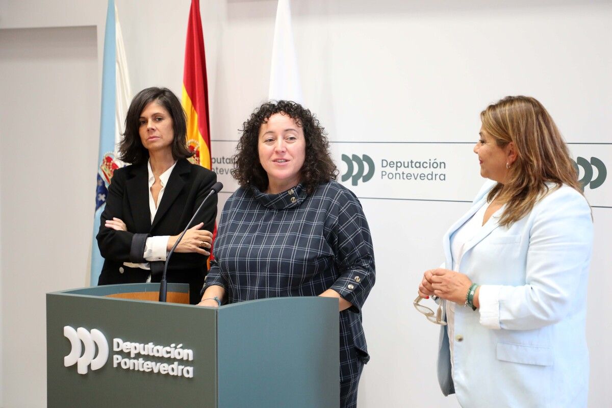 Elena García Román, Nati Juncal e Sandra Bastos na presentación dos premios Mulleres no Foco