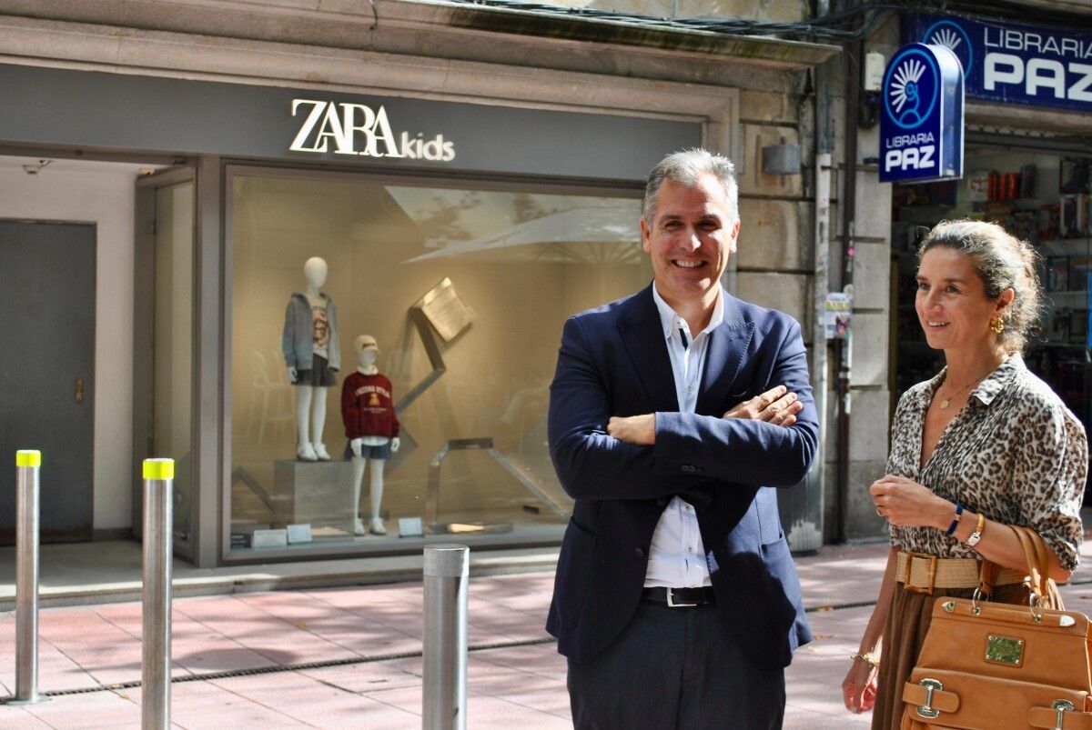 Rafa Domínguez e Silvia Junco, nos polémicos bolardos da Peregrina