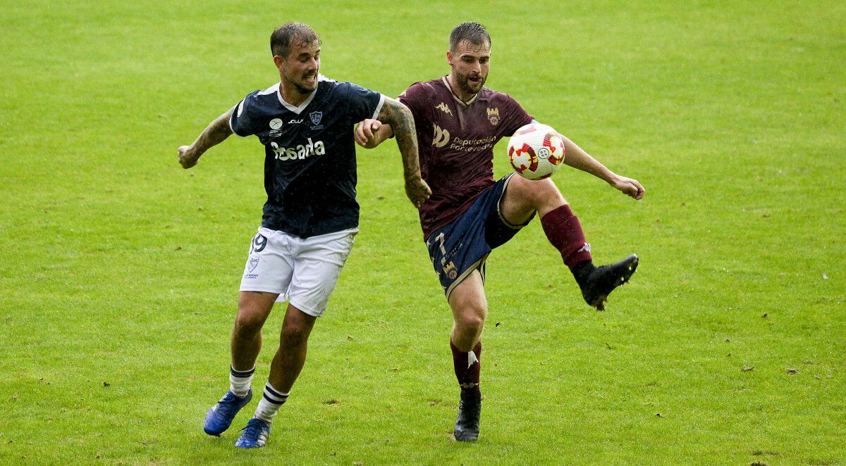 Partido de liga entre Pontevedra y Marino de Luanco en Pasarón