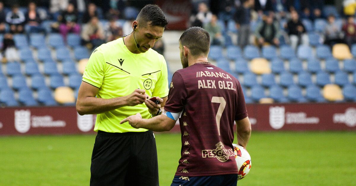 Partido de liga entre Pontevedra y Marino de Luanco en Pasarón