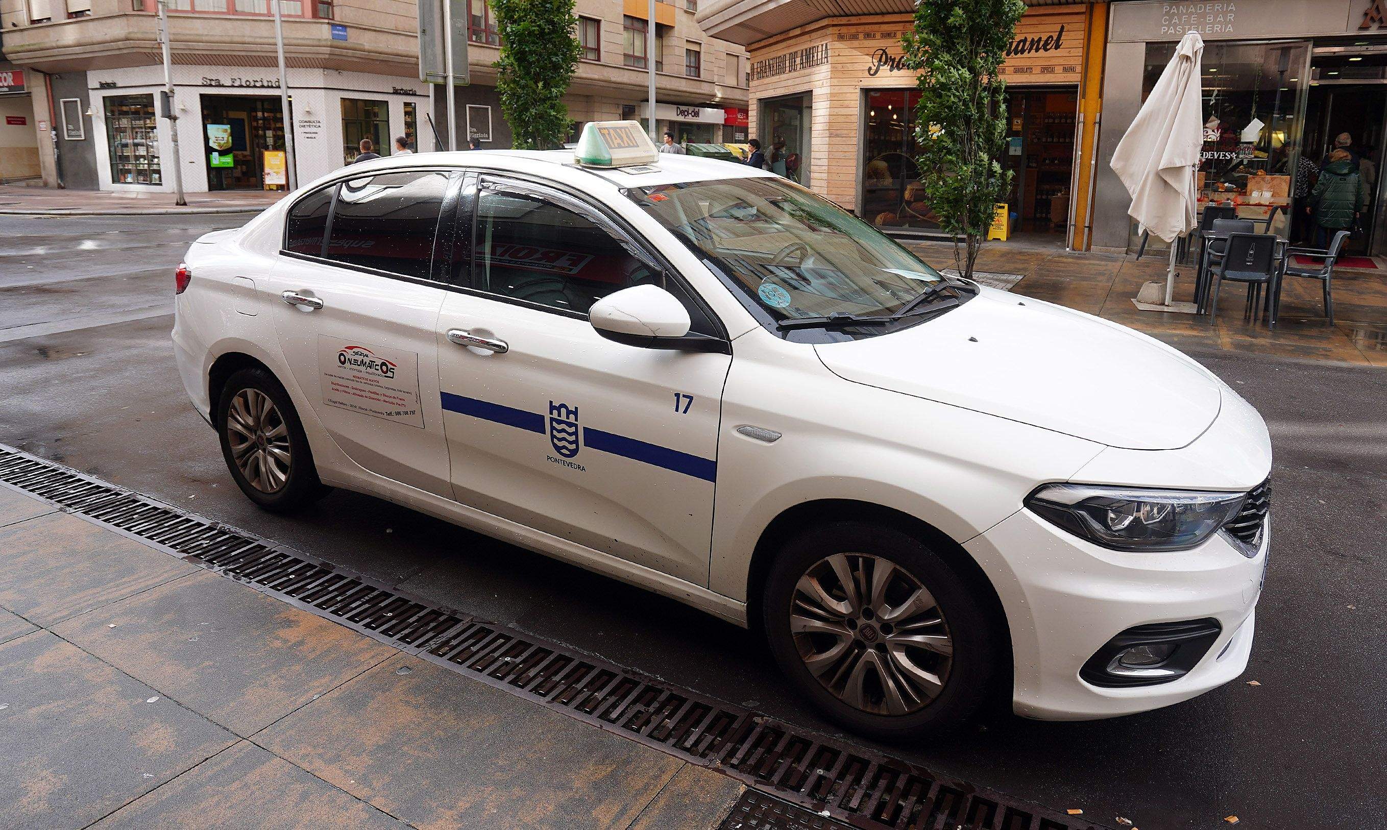Dezaseis taxistas da cidade ofrecen o servizo de 'coche de punto'