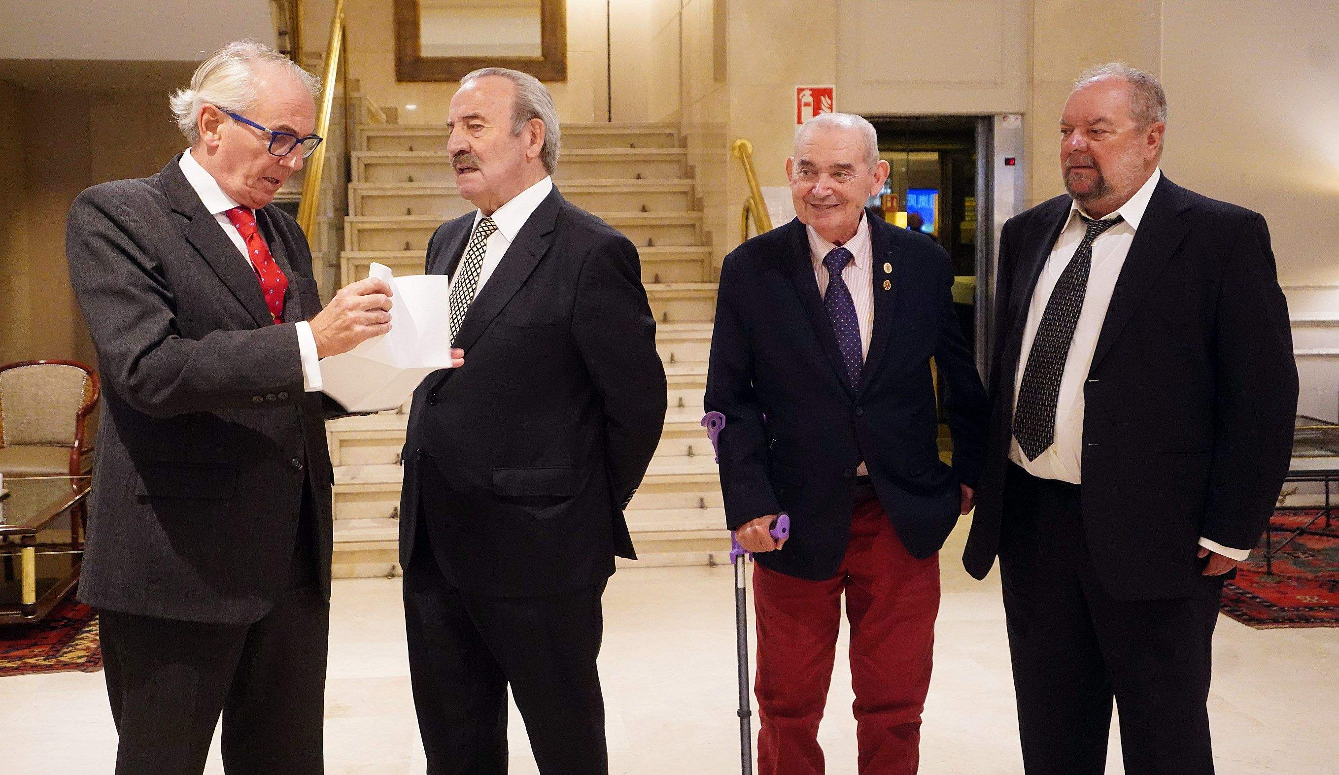 Homenaje a los nuevos socios de honor del Liceo Casino de Pontevedra Homenaje a los nuevos socios de honor del Liceo Casino de Pontevedra