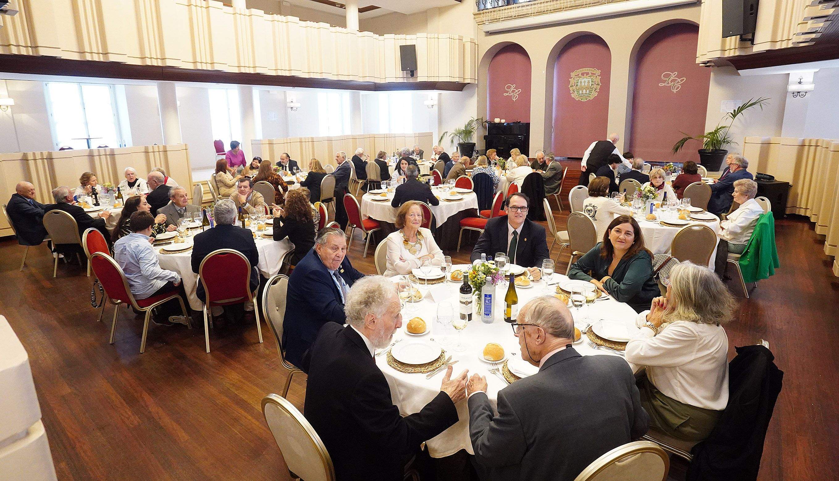 Homenaje a los nuevos socios de honor del Liceo Casino de Pontevedra Homenaje a los nuevos socios de honor del Liceo Casino de Pontevedra
