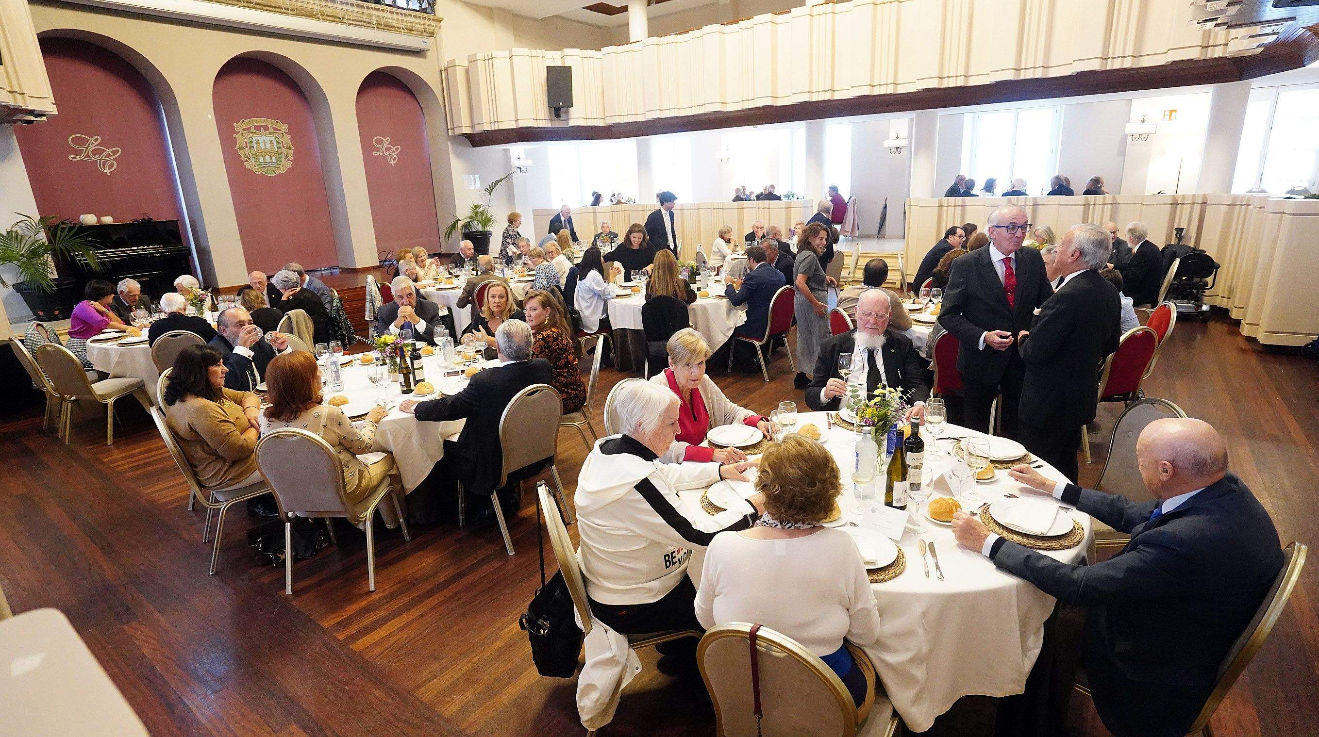 Homenaje a los nuevos socios de honor del Liceo Casino de Pontevedra Homenaje a los nuevos socios de honor del Liceo Casino de Pontevedra