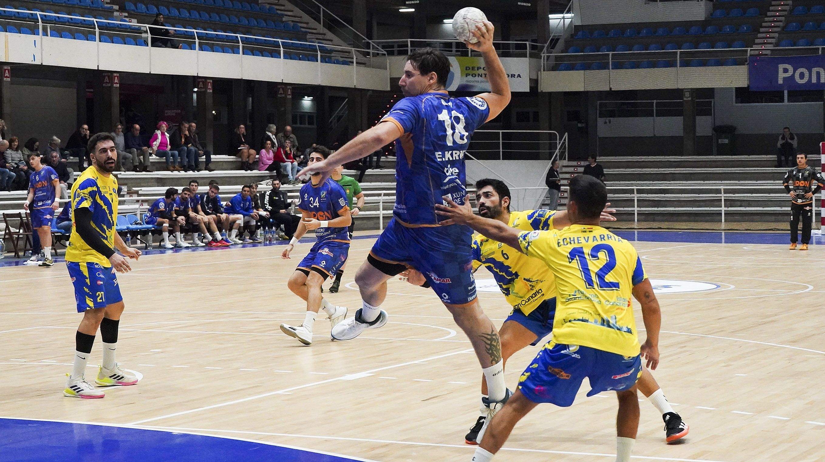 Partido entre Teucro y Juventud Las Palmas en el Municipal