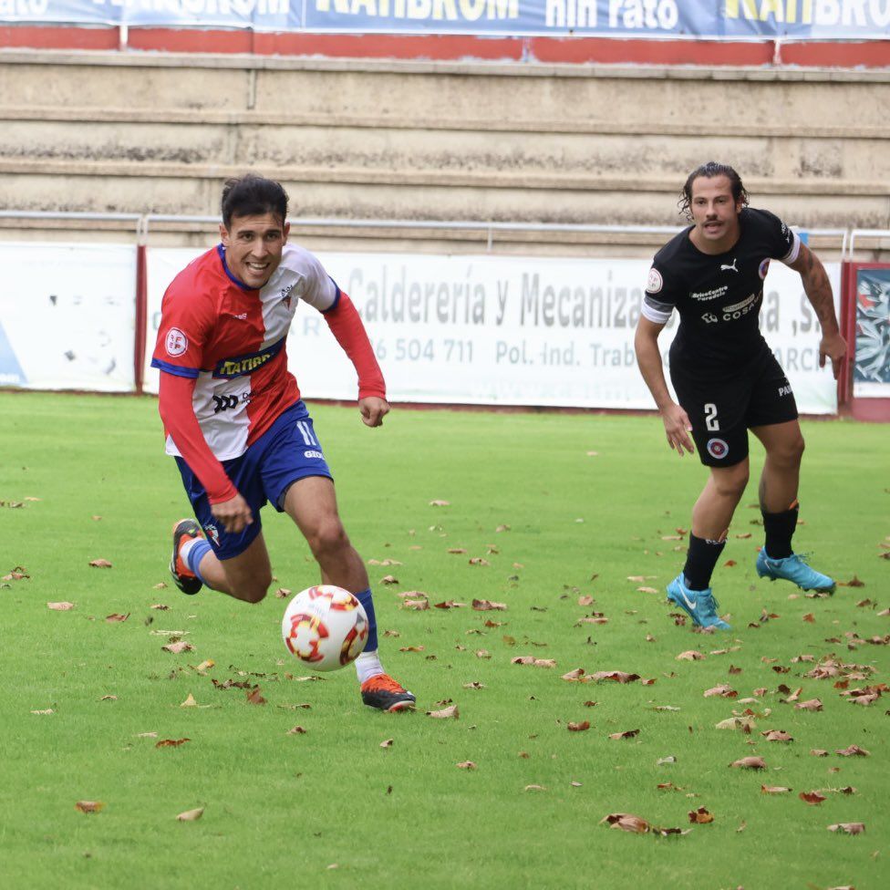 Martín Diz, en un partido entre Arosa y Polvorín