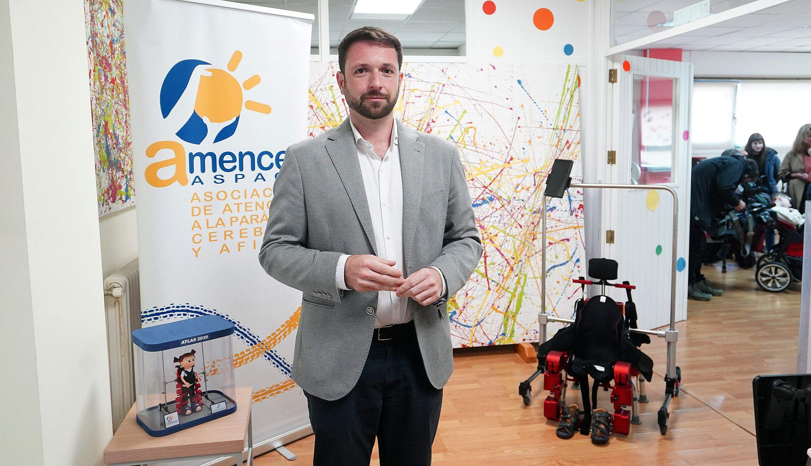 Actividad realizada en la sede de Amencer-ASPACE en Pontevedra para mostrar el funcionamiento del primer exoesqueleto pediátrico