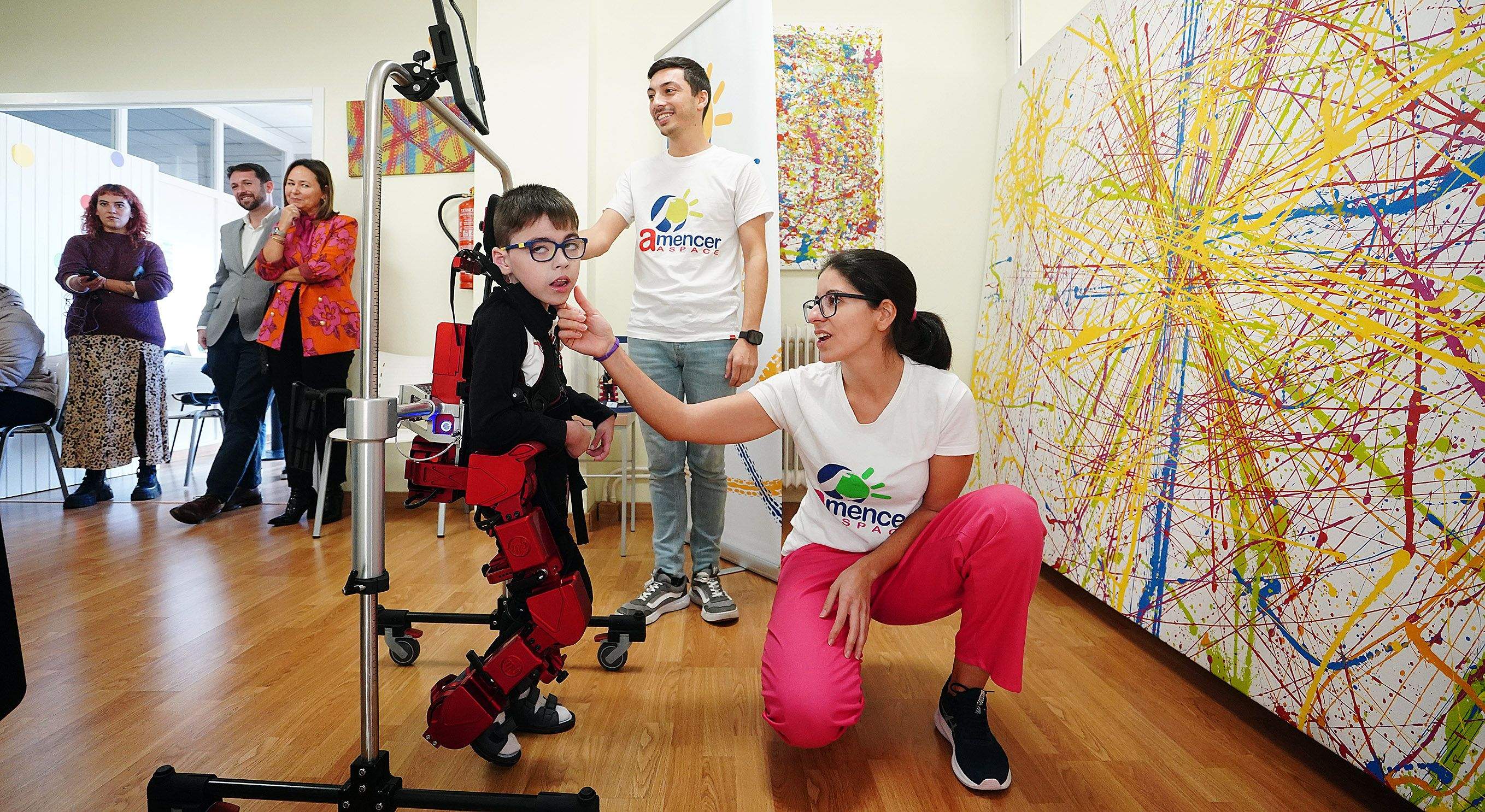 Actividad realizada en la sede de Amencer-ASPACE en Pontevedra para mostrar el funcionamiento del primer exoesqueleto pediátrico