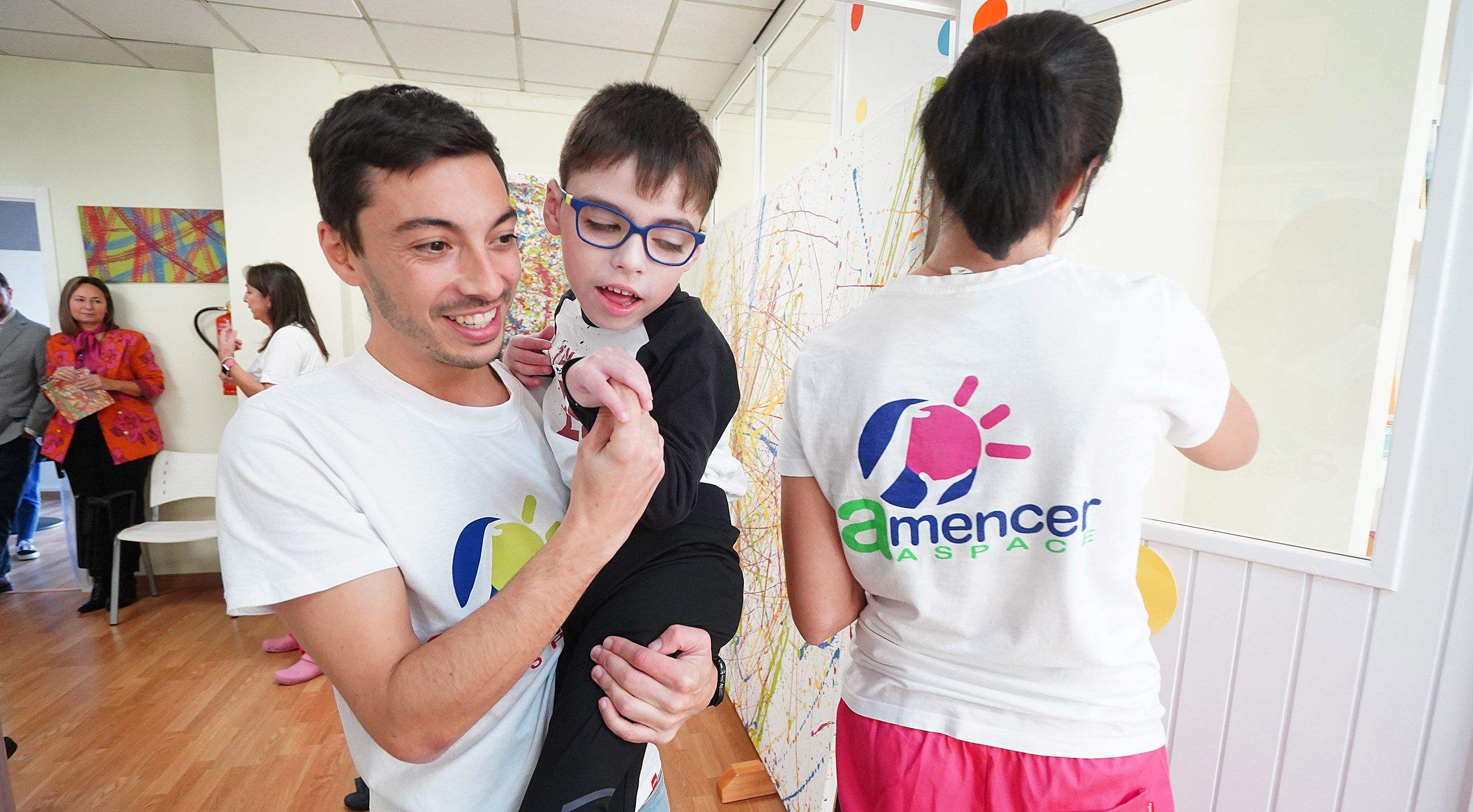 Actividad realizada en la sede de Amencer-ASPACE en Pontevedra para mostrar el funcionamiento del primer exoesqueleto pediátrico