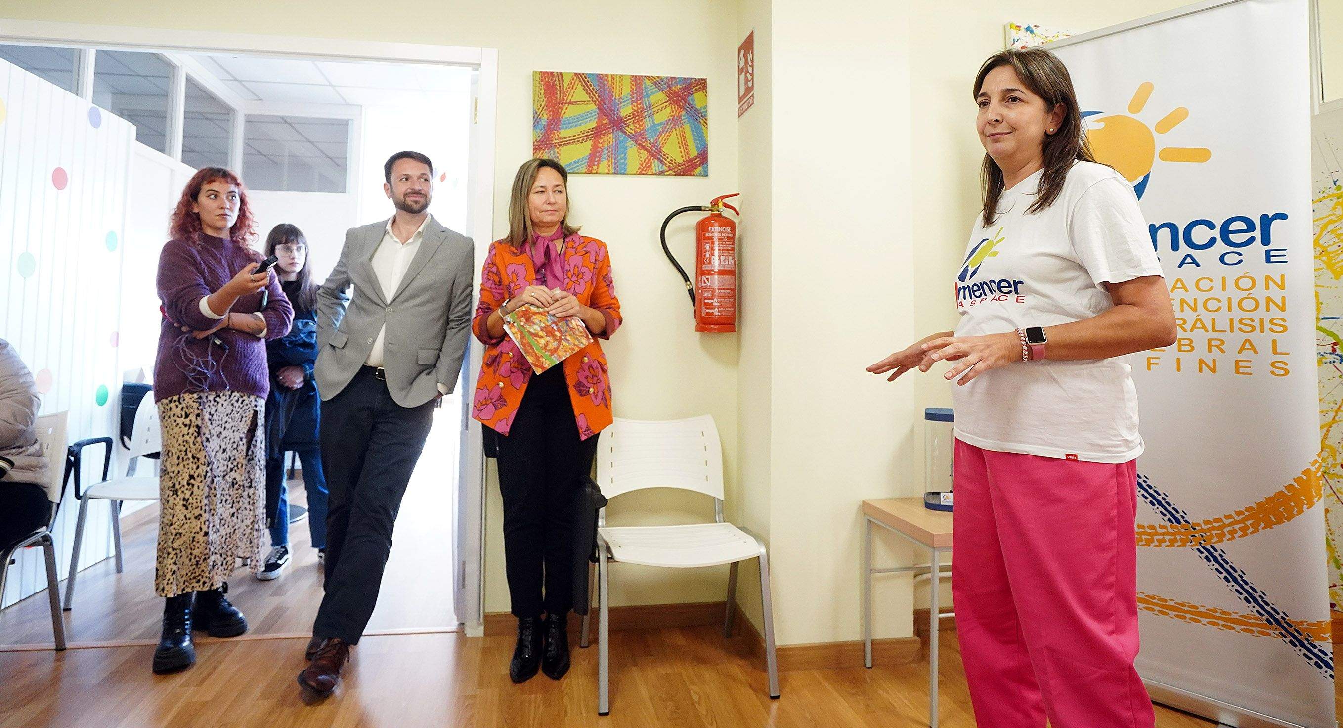 Actividad realizada en la sede de Amencer-ASPACE en Pontevedra para mostrar el funcionamiento del primer exoesqueleto pediátrico